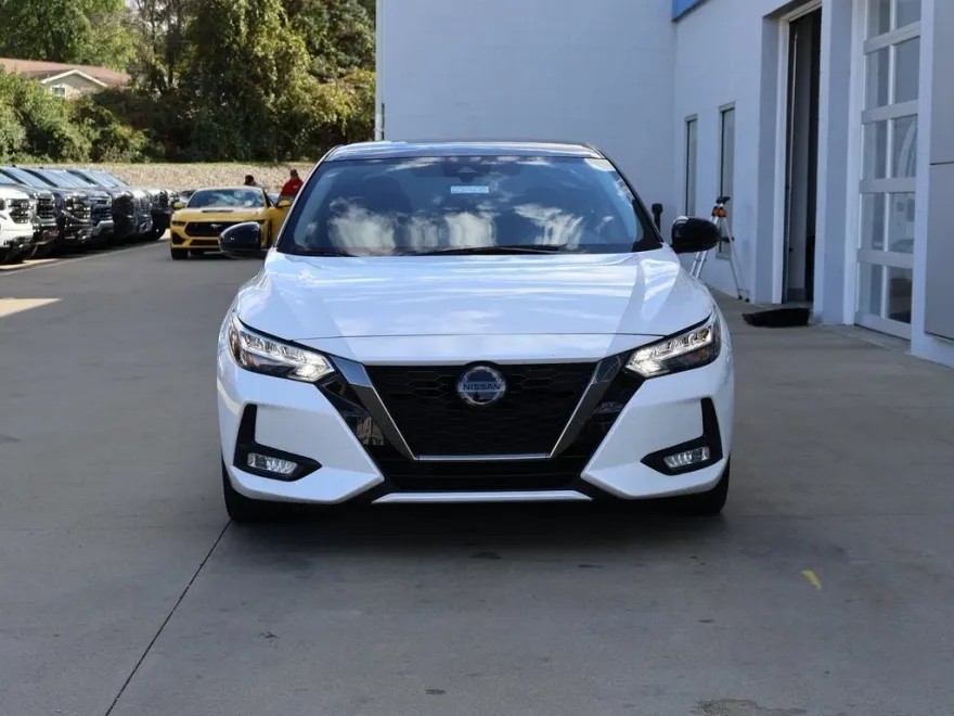 2022 Nissan Sentra SR photo 1
