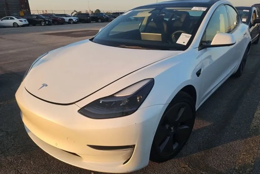 2022 Tesla Model 3 Long Range photo 1