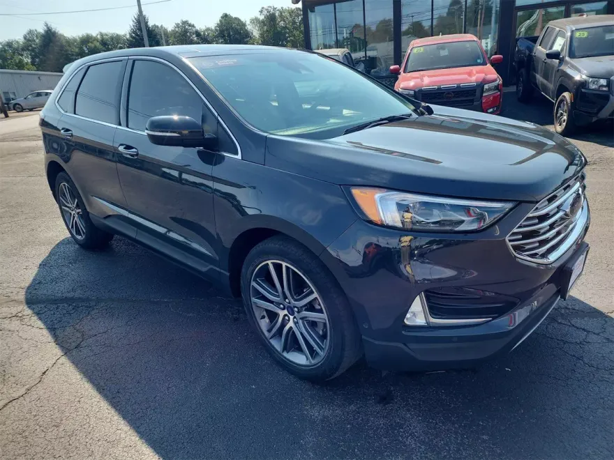 2021 Ford Edge Titanium photo 1