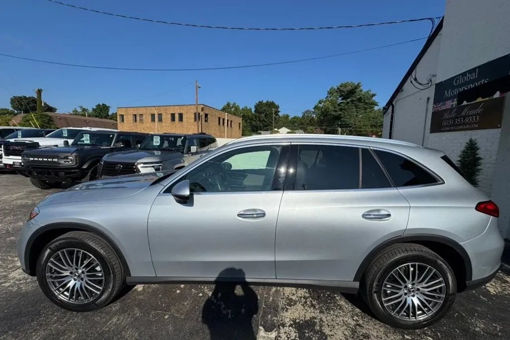 2024 Mercedes Benz GLC 4MATIC photo 1