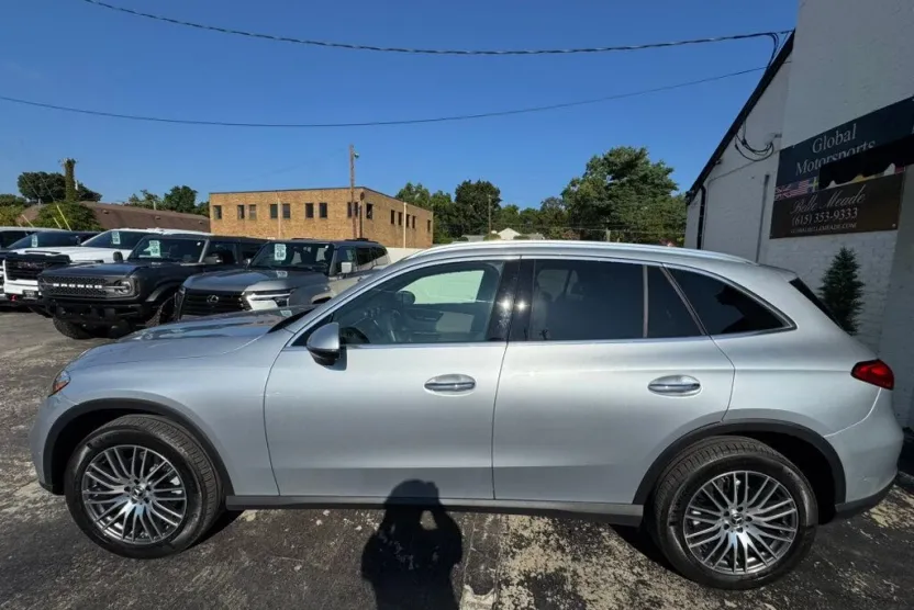2024 Mercedes Benz GLC 4MATIC photo 1