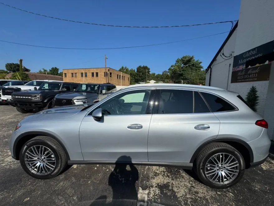 2024 Mercedes Benz GLC 4MATIC photo 1
