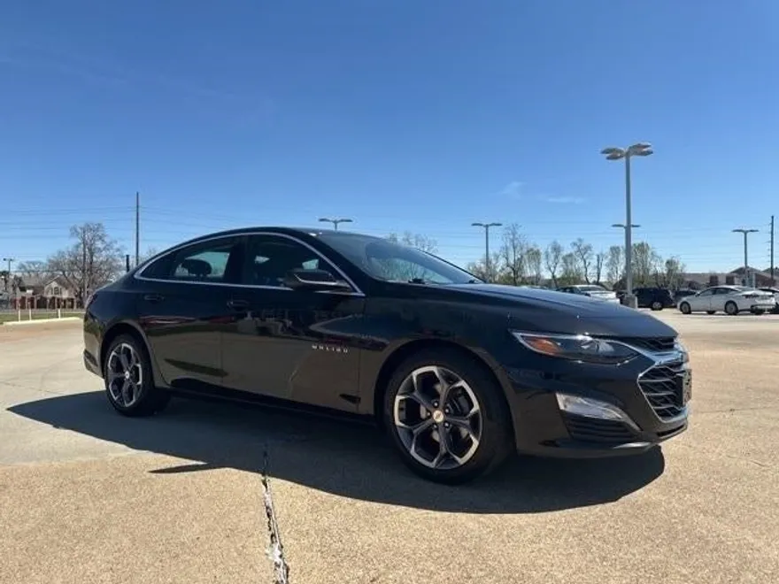 2022 Chevrolet Malibu 1LT photo 1