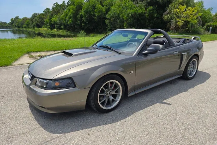 2002 Ford Mustang GT Deluxe photo 1