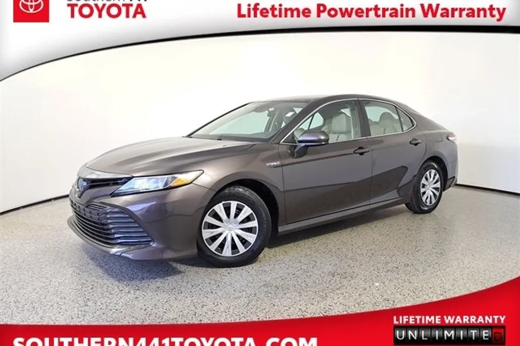 2019 Toyota Camry Hybrid LE photo 1