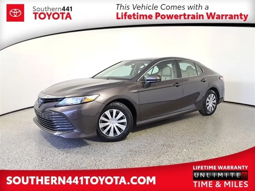 2019 Toyota Camry Hybrid LE photo 1