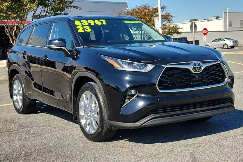 2023 Toyota Highlander Limited photo 1