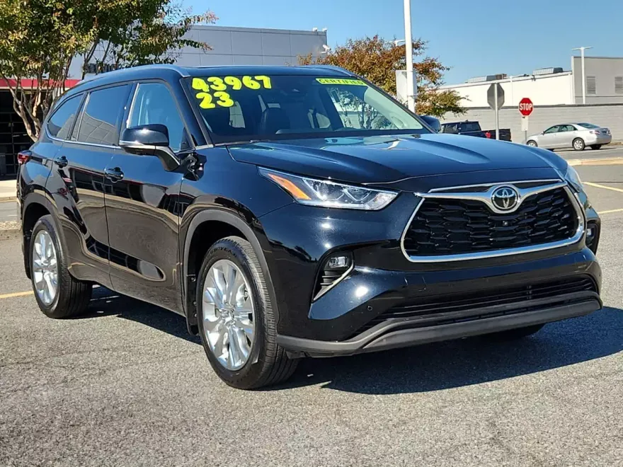 2023 Toyota Highlander Limited photo 1