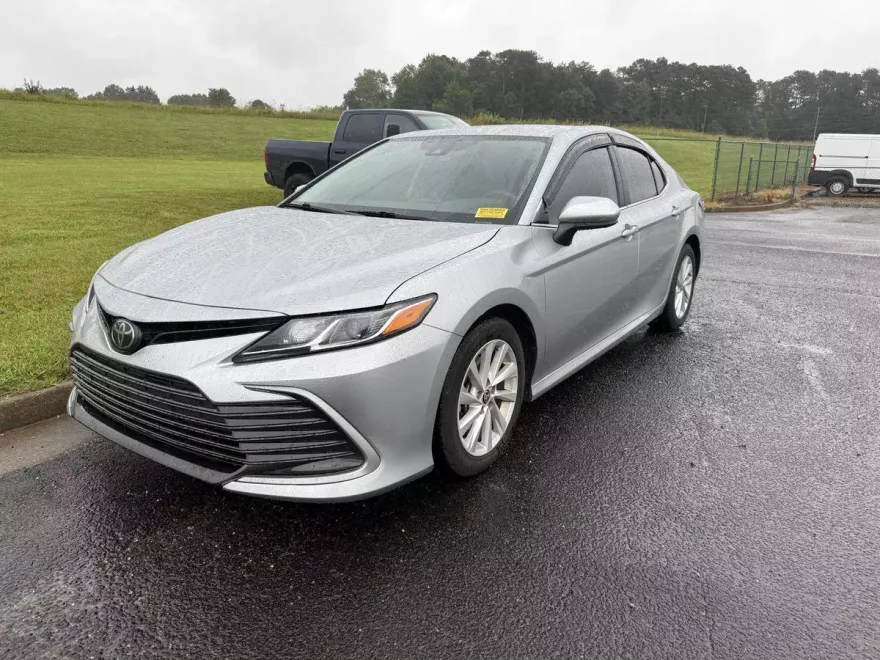 2021 Toyota Camry LE photo 1