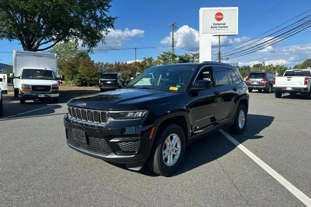 2022 Jeep Grand Cherokee Laredo photo 1