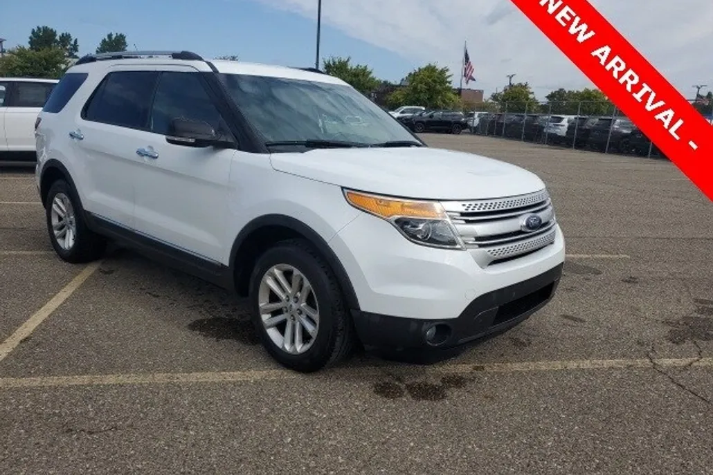 2015 Ford Explorer XLT photo 1