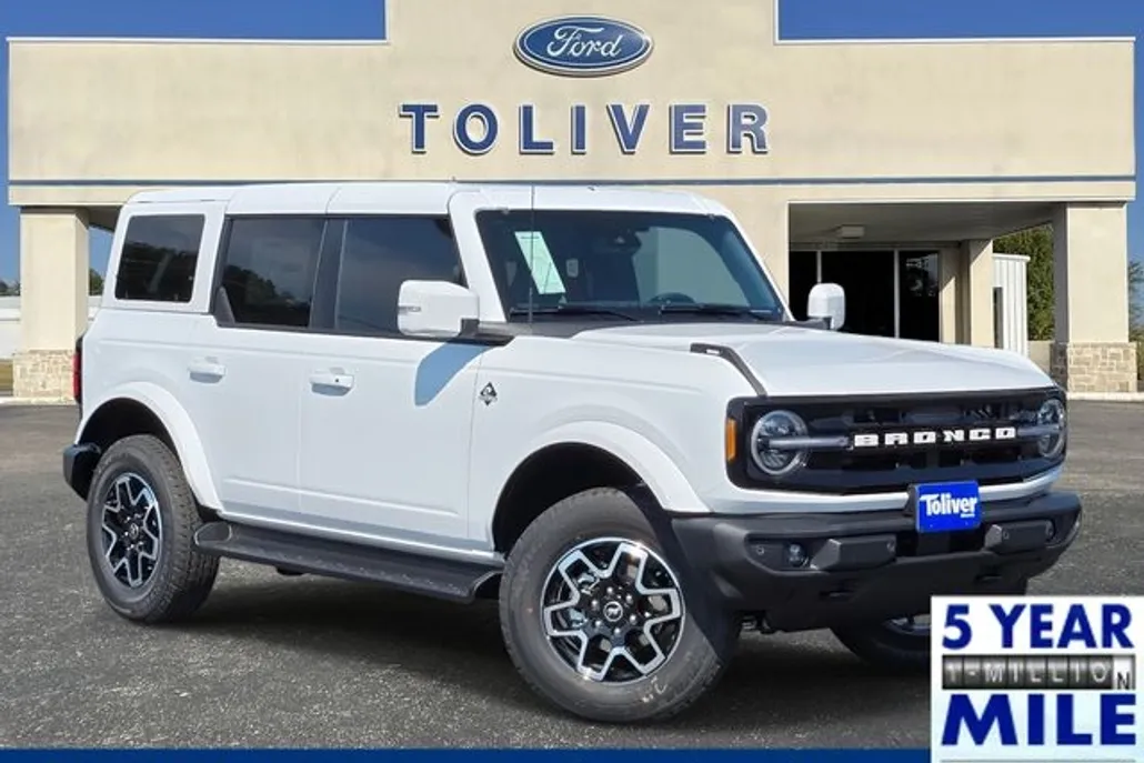 2025 Ford Bronco Outer Banks photo 1