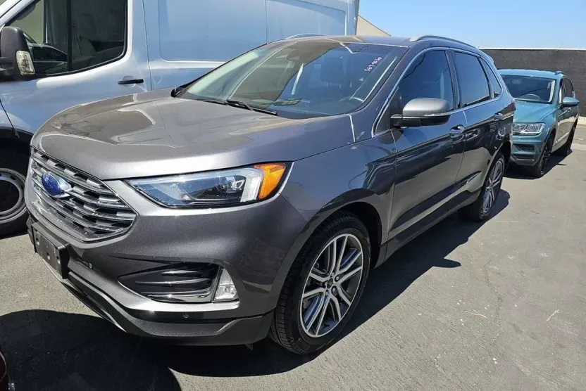 2022 Ford Edge Titanium photo 1
