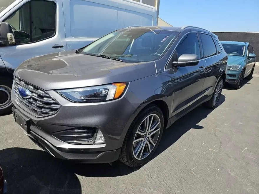 2022 Ford Edge Titanium photo 1