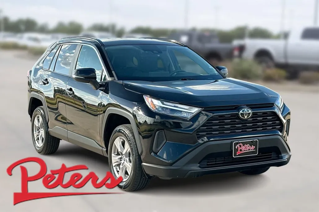 2022 Toyota RAV4 XLE photo 1