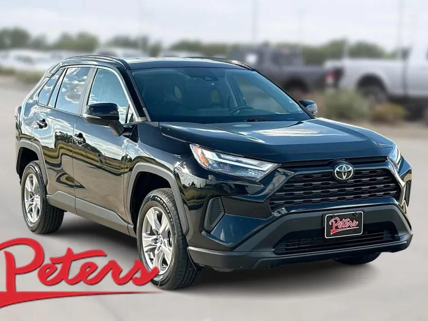 2022 Toyota RAV4 XLE photo 1