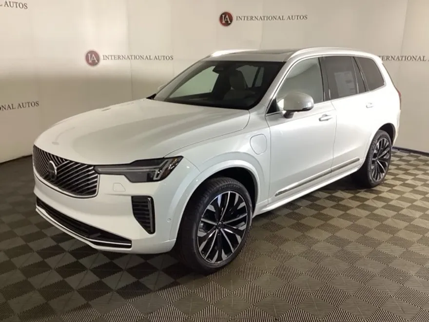 2026 Volvo XC90 T8 Plus photo 1