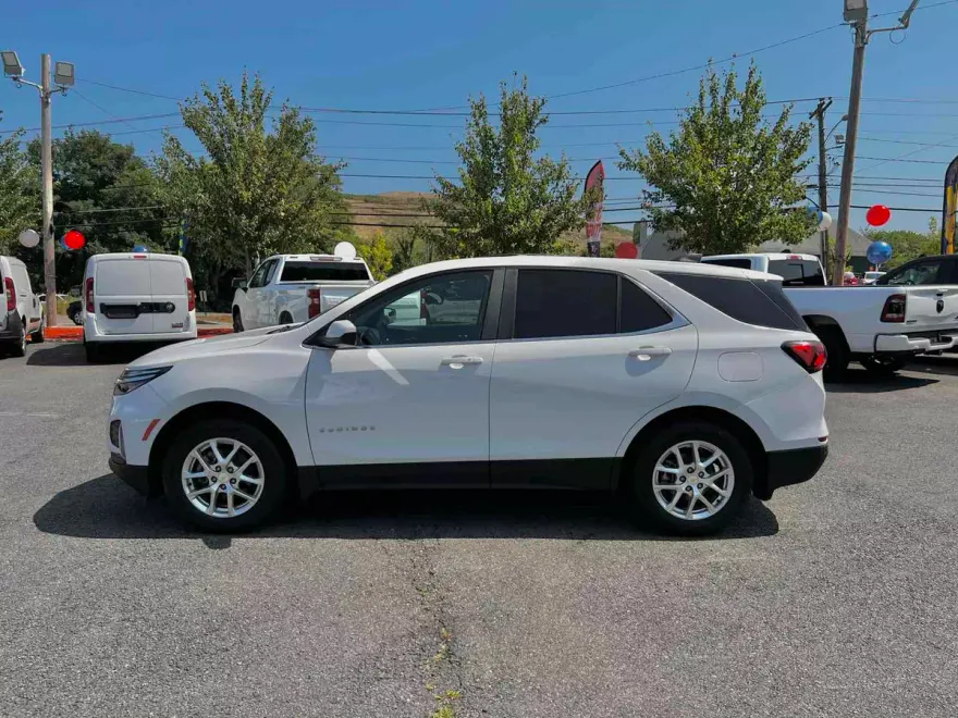 2023 Chevrolet Equinox LT photo 1