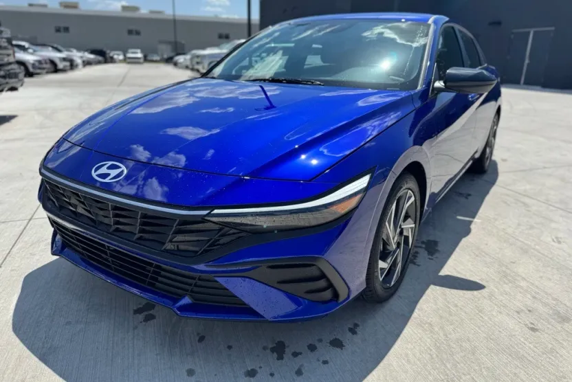 2025 Hyundai Elantra SEL Sport photo 1