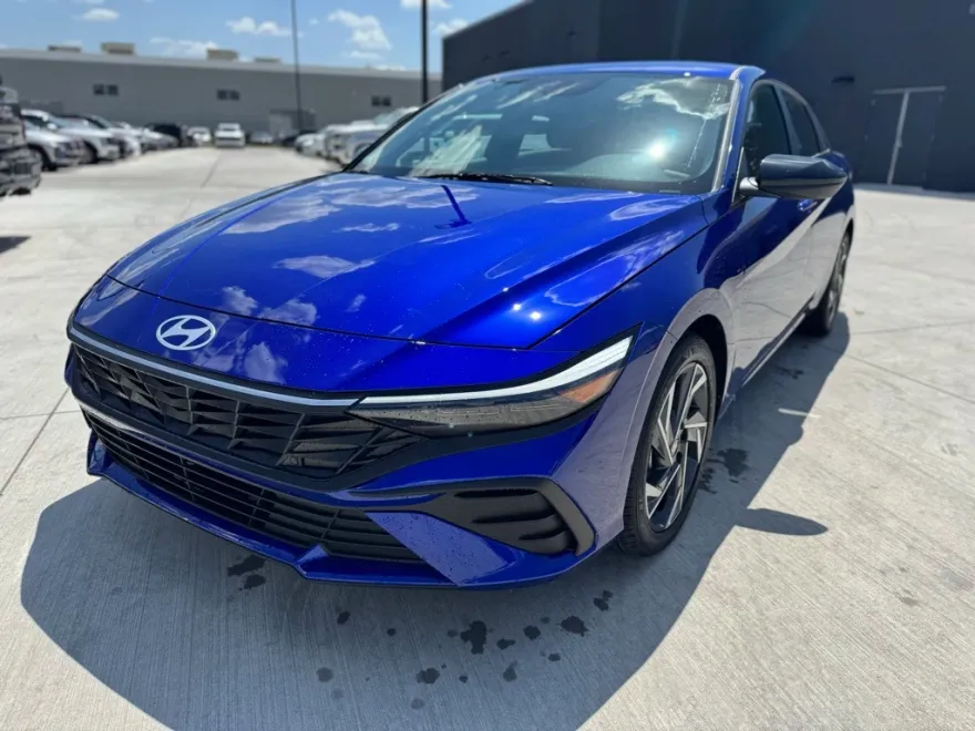 2025 Hyundai Elantra SEL Sport photo 1
