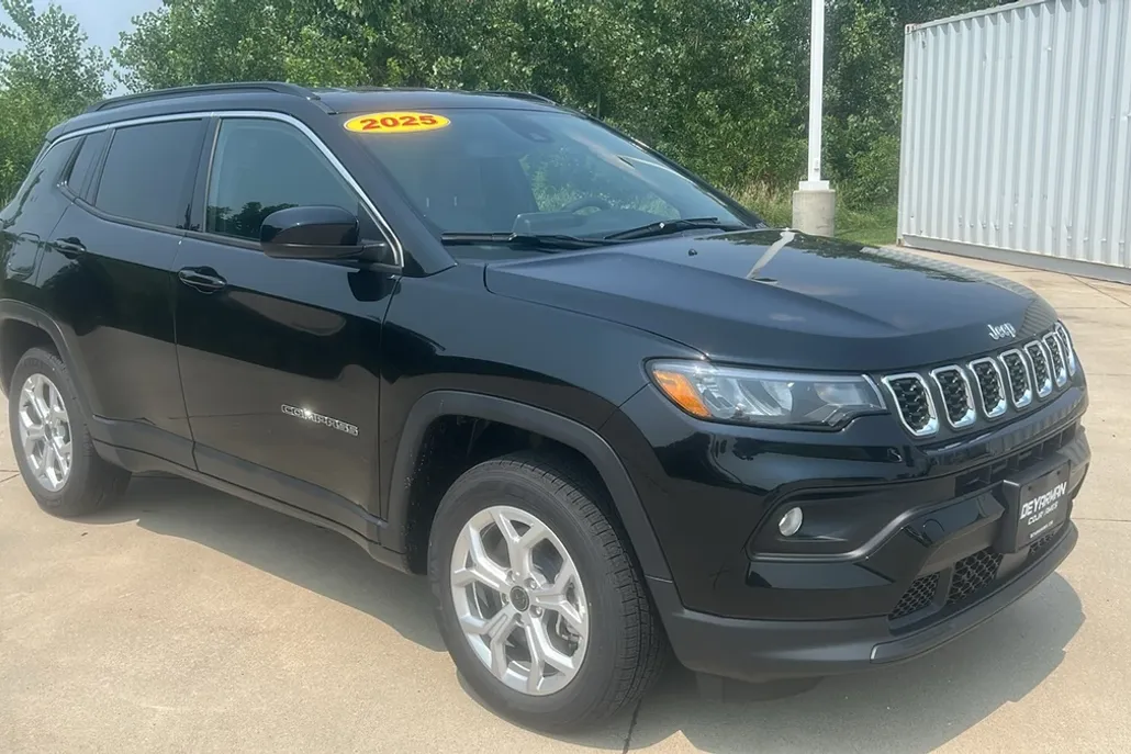 2025 Jeep Compass Latitude photo 1