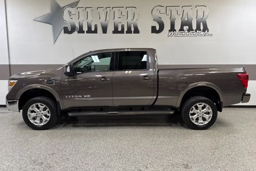 2018 Nissan Titan Platinum Reserve photo 1