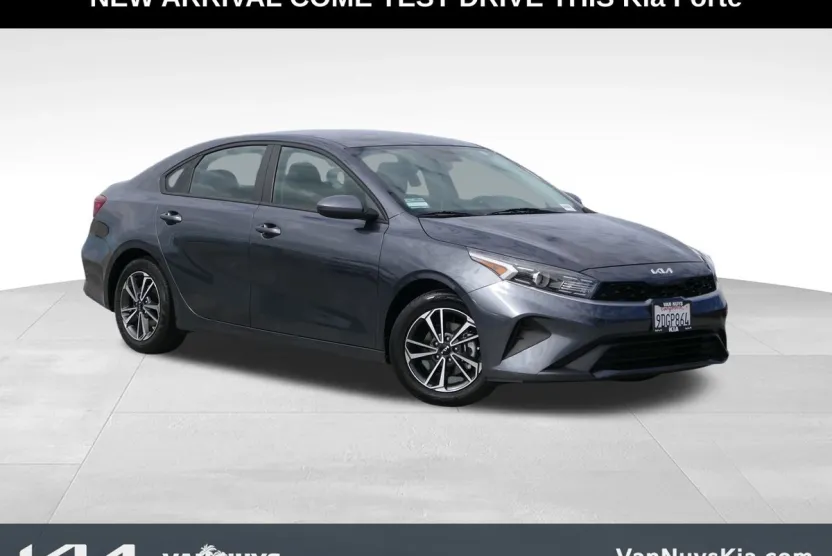 2023 Kia Forte LXS photo 1