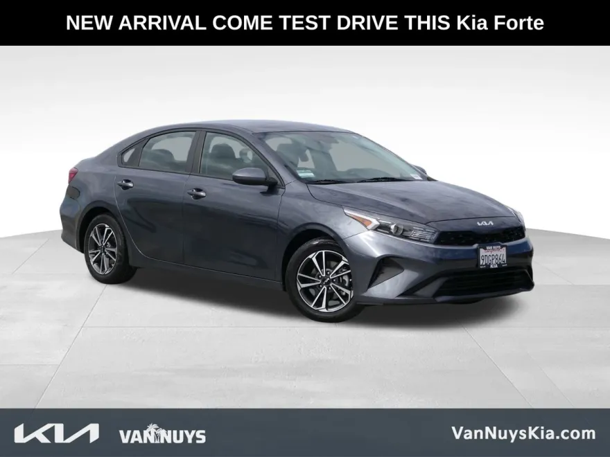 2023 Kia Forte LXS photo 1