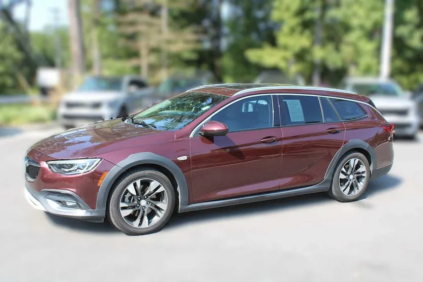 2018 Buick Regal TourX Essence photo 1