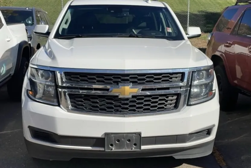 2015 Chevrolet Suburban LT photo 1