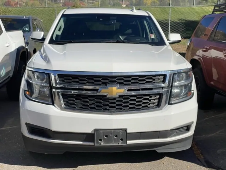 2015 Chevrolet Suburban LT photo 1