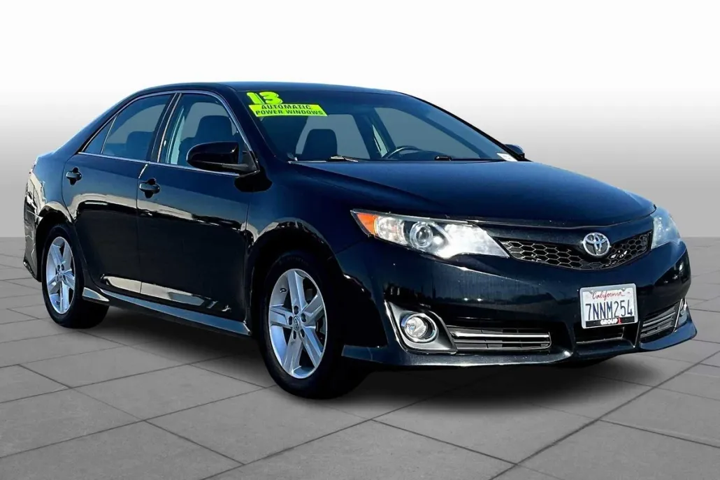 2013 Toyota Camry SE photo 1