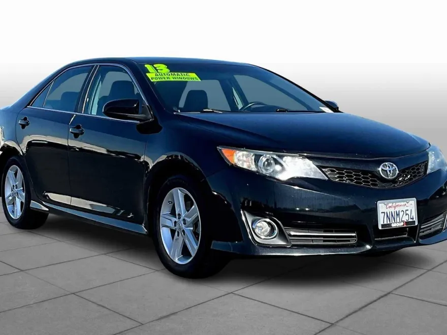 2013 Toyota Camry SE photo 1