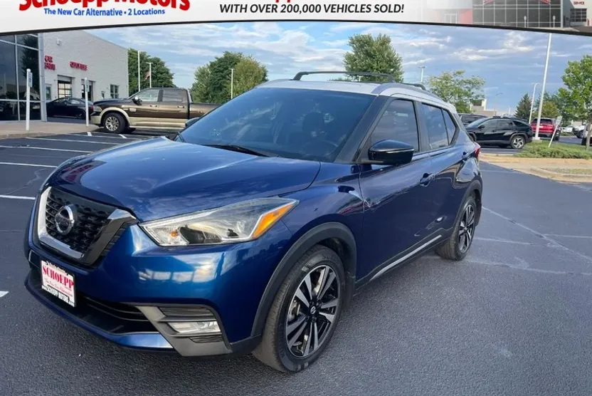 2019 Nissan Kicks SR photo 1