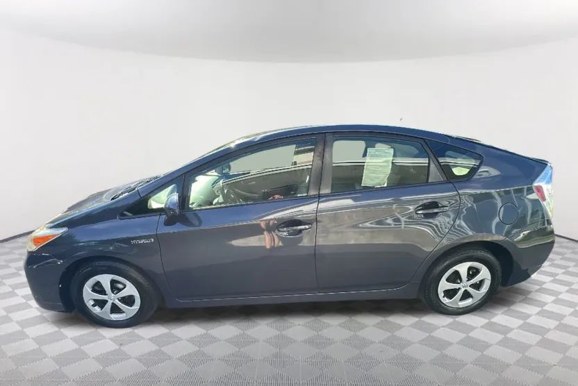 2015 Toyota Prius Four photo 1