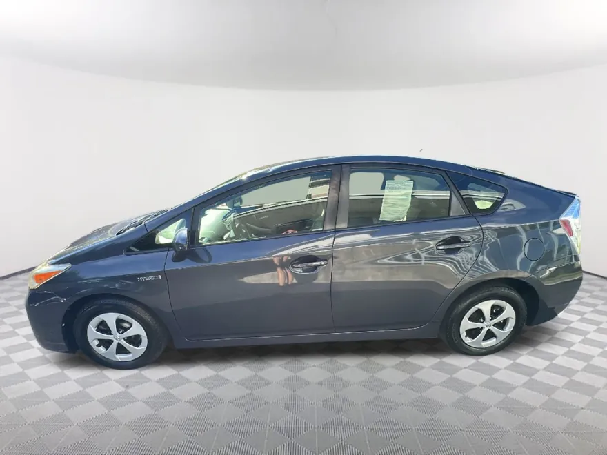 2015 Toyota Prius Two photo 1
