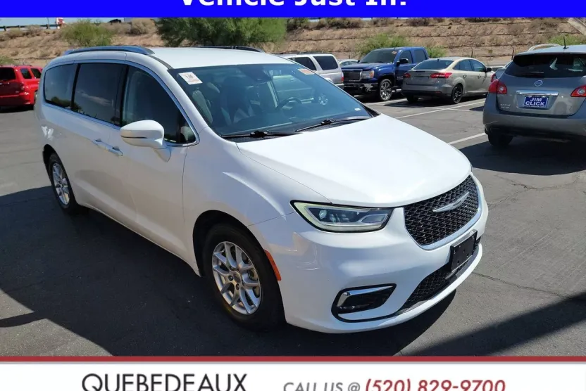 2021 Chrysler Pacifica Touring L photo 1
