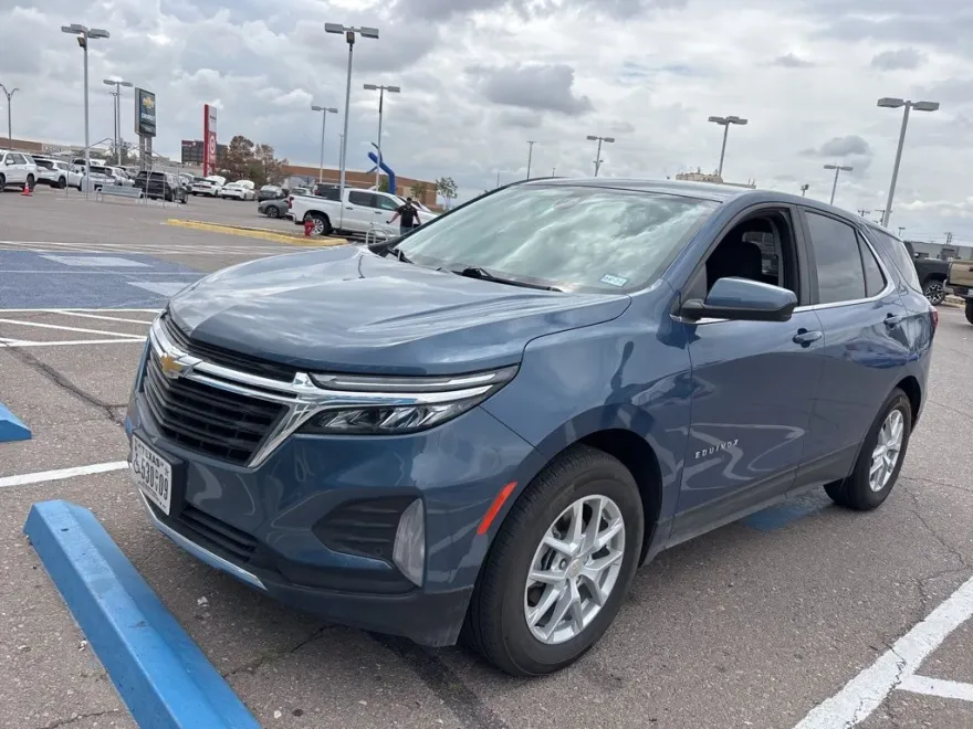 2024 Chevrolet Equinox LT photo 1