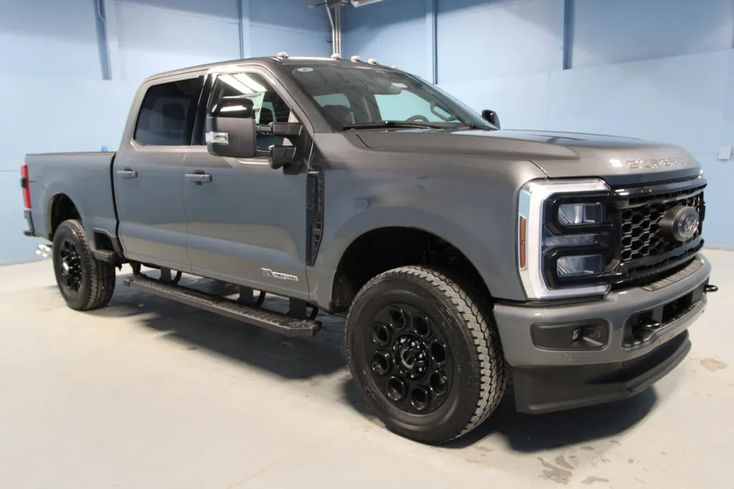 2025 Ford F-350 Lariat photo 1