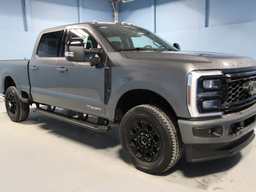 2025 Ford F-350 Lariat photo 1
