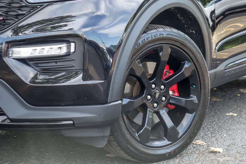 2022 Ford Explorer ST photo 1