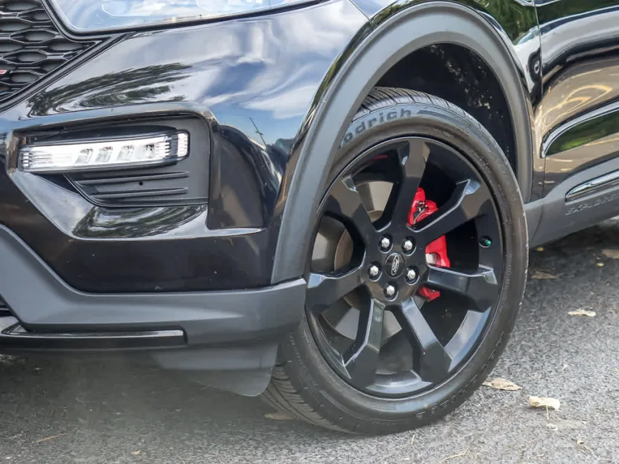 2022 Ford Explorer ST photo 1