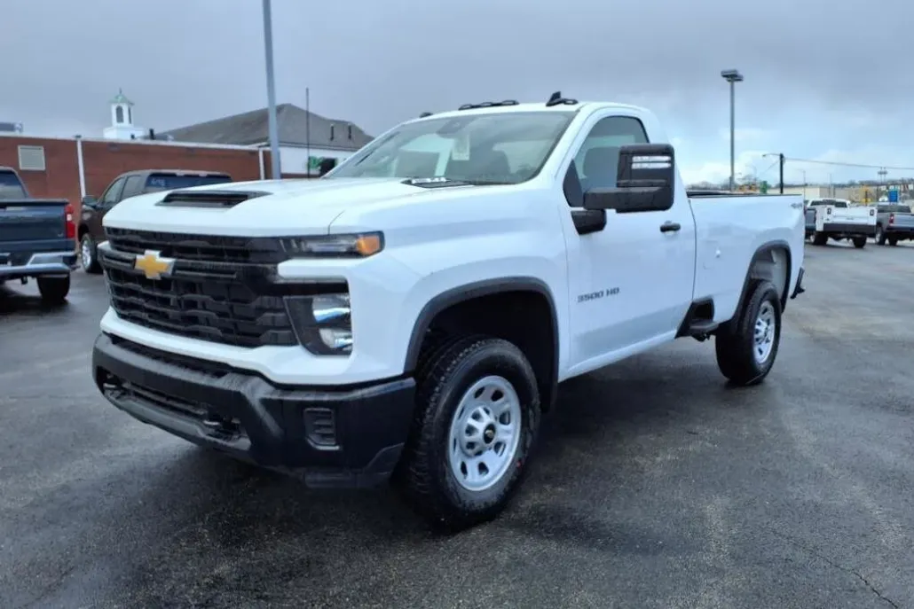 2025 Chevrolet Silverado 3500HD photo 1