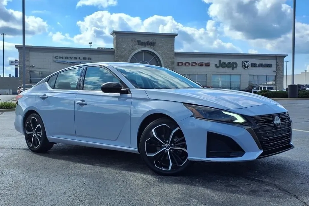 2023 Nissan Altima 2.5 SR photo 1