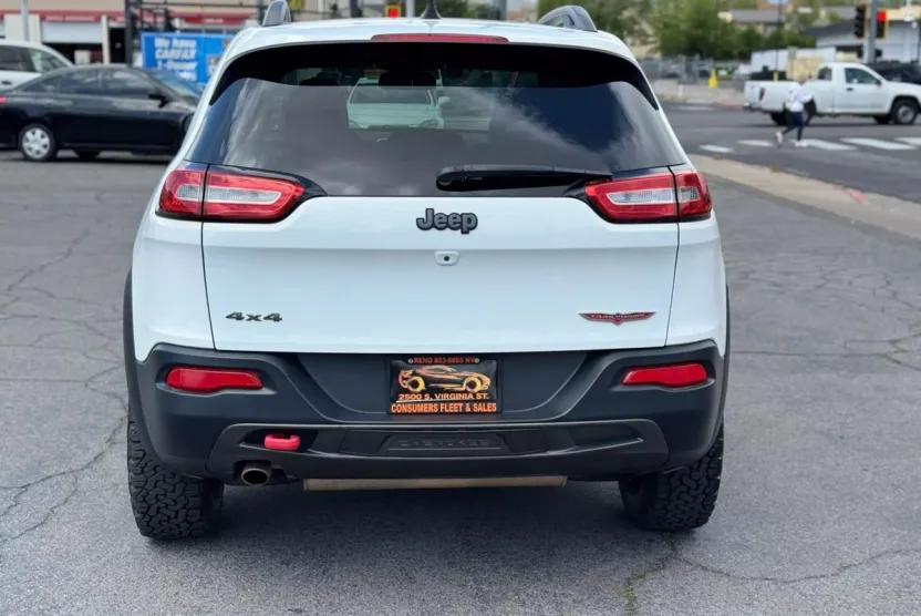2017 Jeep Cherokee Trailhawk Sport photo 1