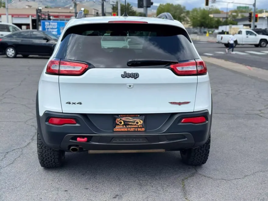 2017 Jeep Cherokee Trailhawk Sport photo 1