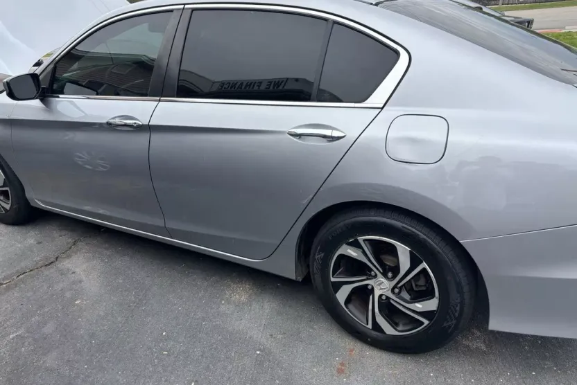 2017 Honda Accord LX photo 1