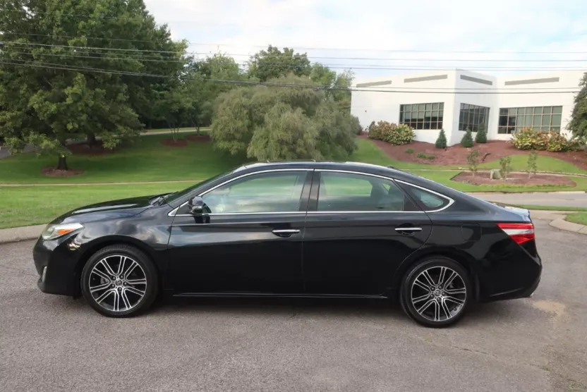 2015 Toyota Avalon XLE Touring photo 1