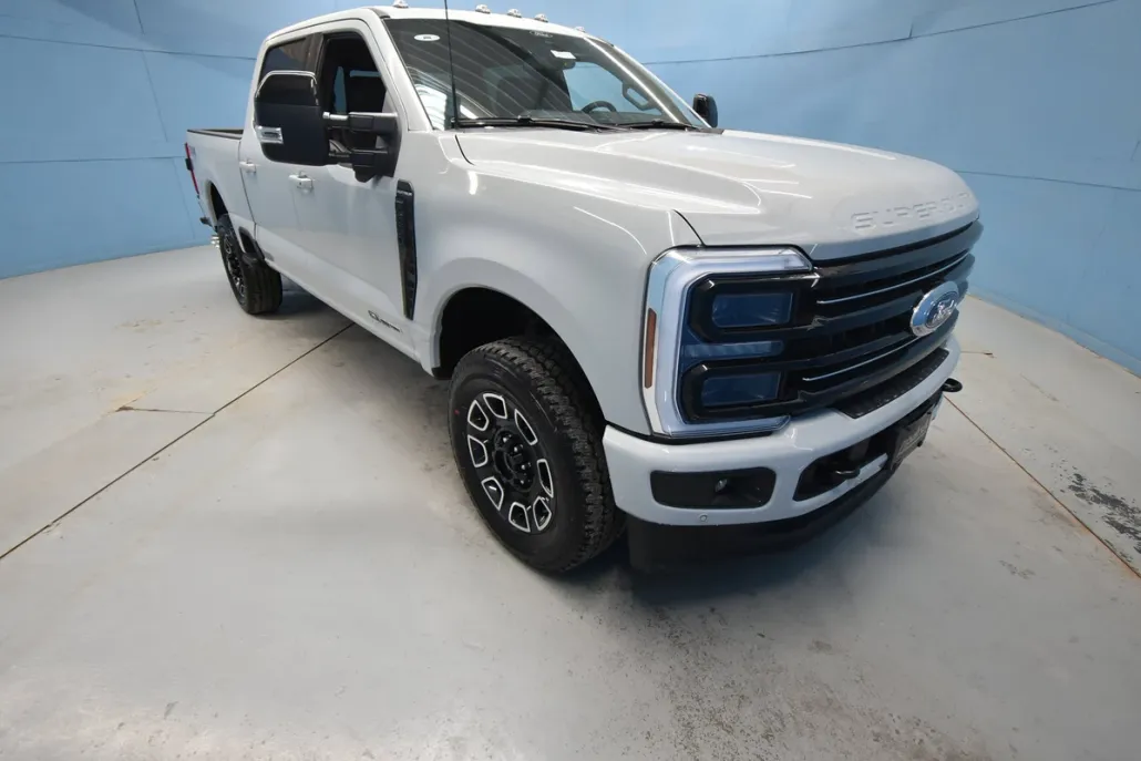 2025 Ford F-250 Platinum photo 1