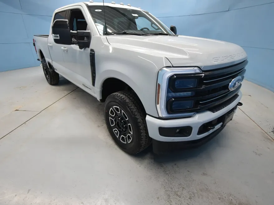2025 Ford F-250 Platinum photo 1